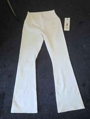 ALO Yoga White Bootcut 7/8 Leggings SMALL NWT